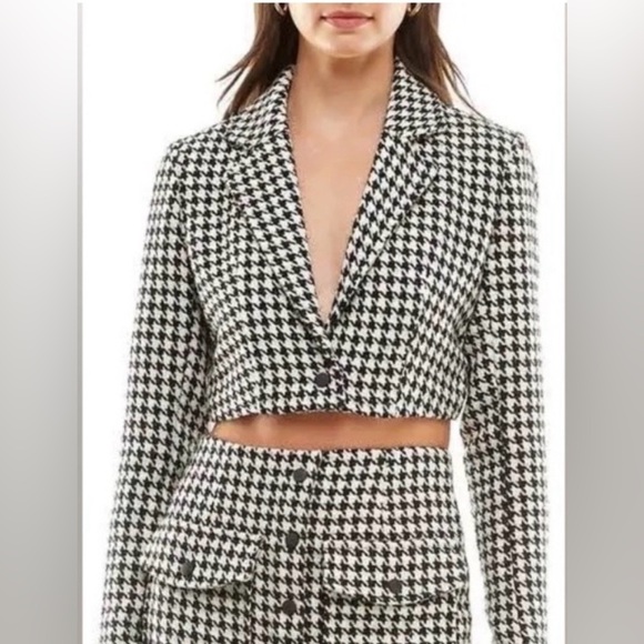 Wayf Jackets & Blazers - WAYF Cropped Houndstooth Blazer SIZE: SMALL